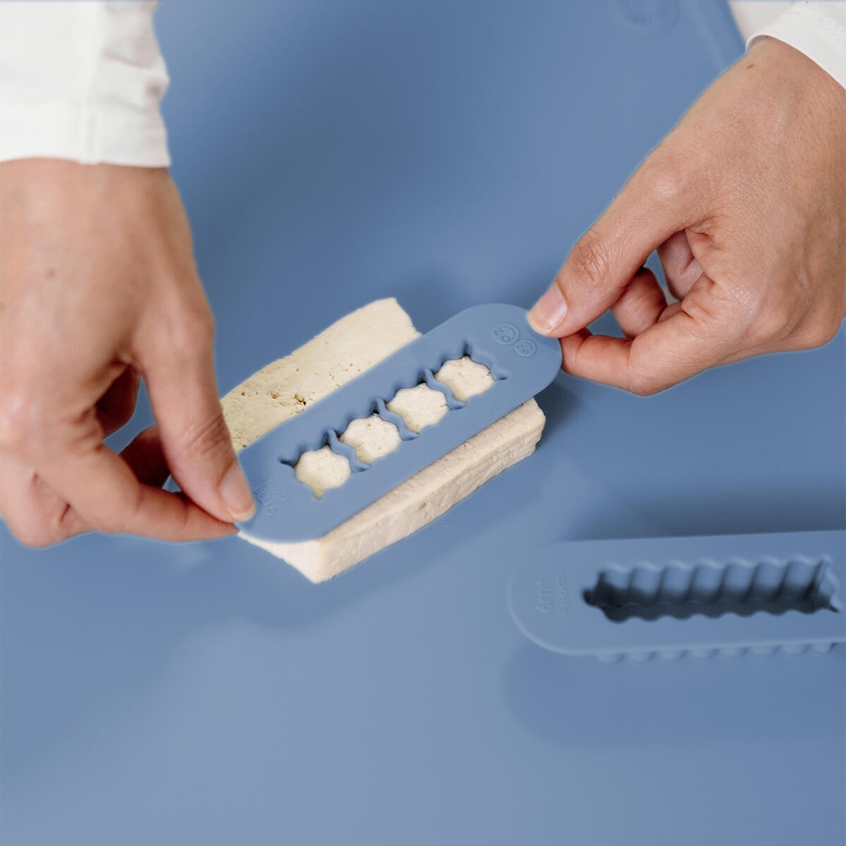 ezpz Baby-Led Weaning Food Cutters in Indigo Blue / 6 months and 9 months feeding milestones