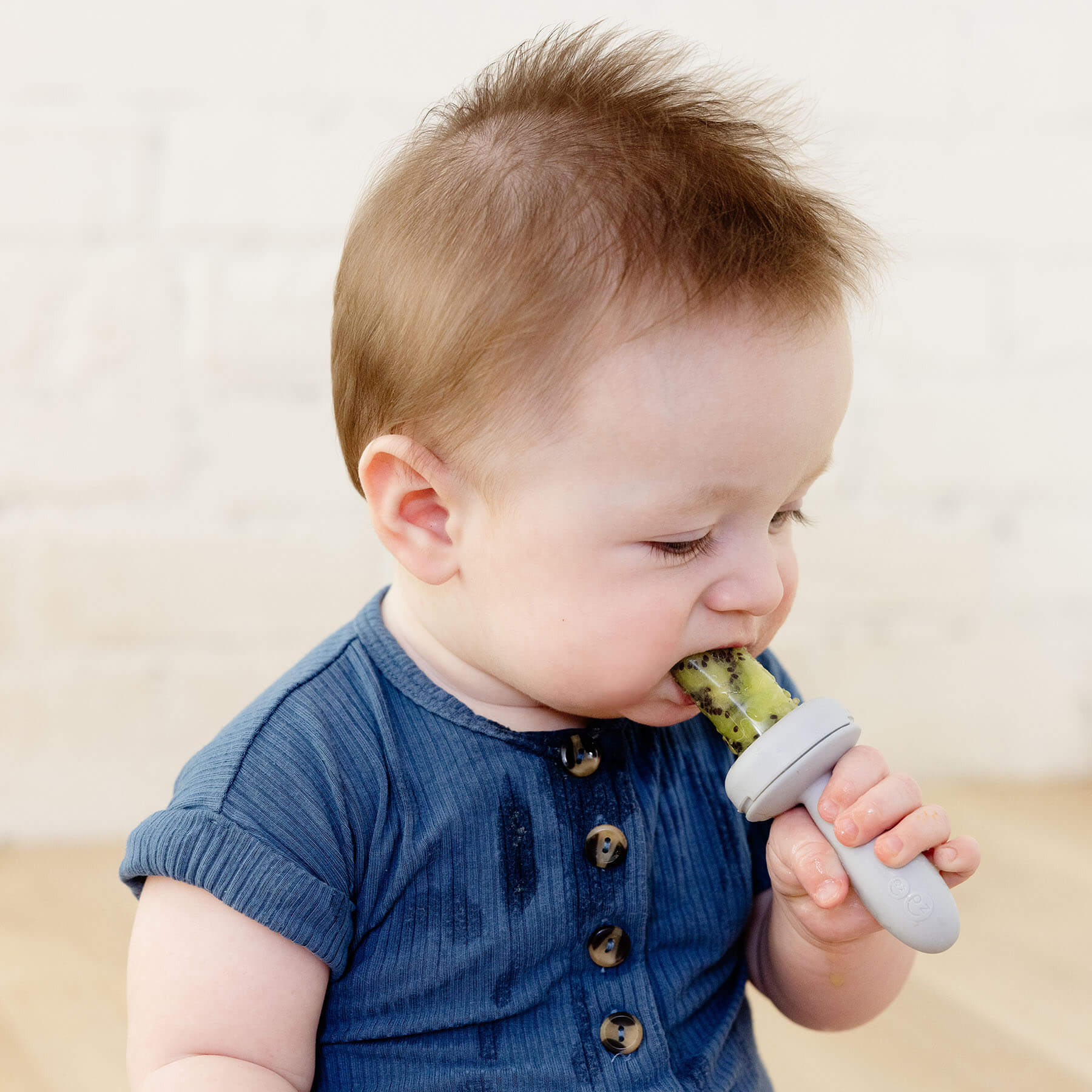 ezpz Gumline Feeder in Pewter Gray