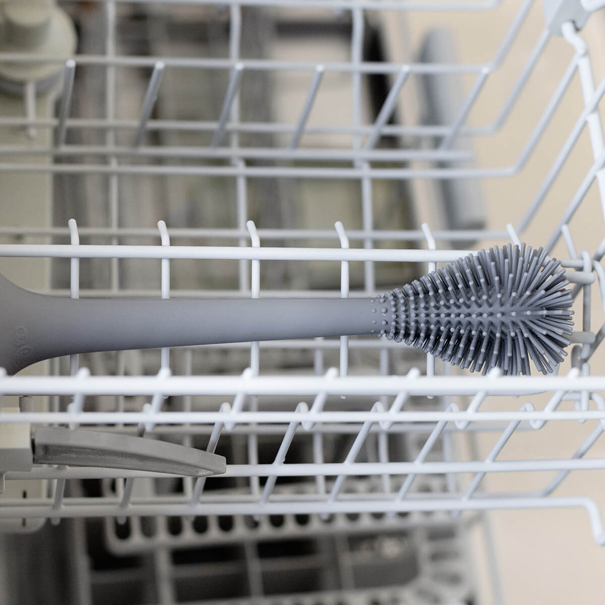 Bottle Brush in Gray #color_gray