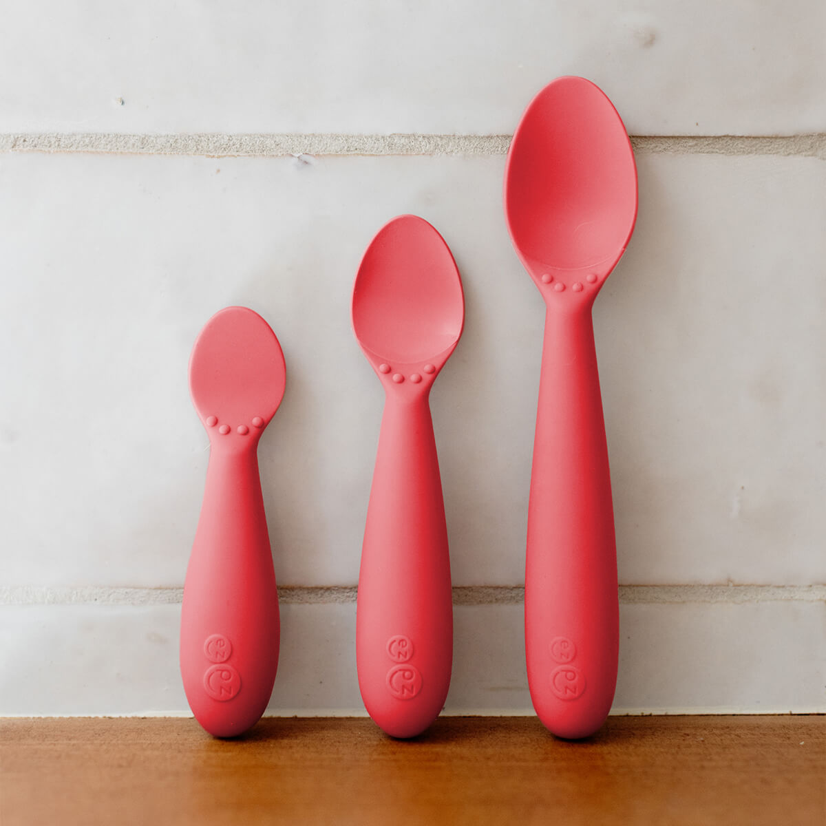ezpz Developmental Utensil Set in Coral