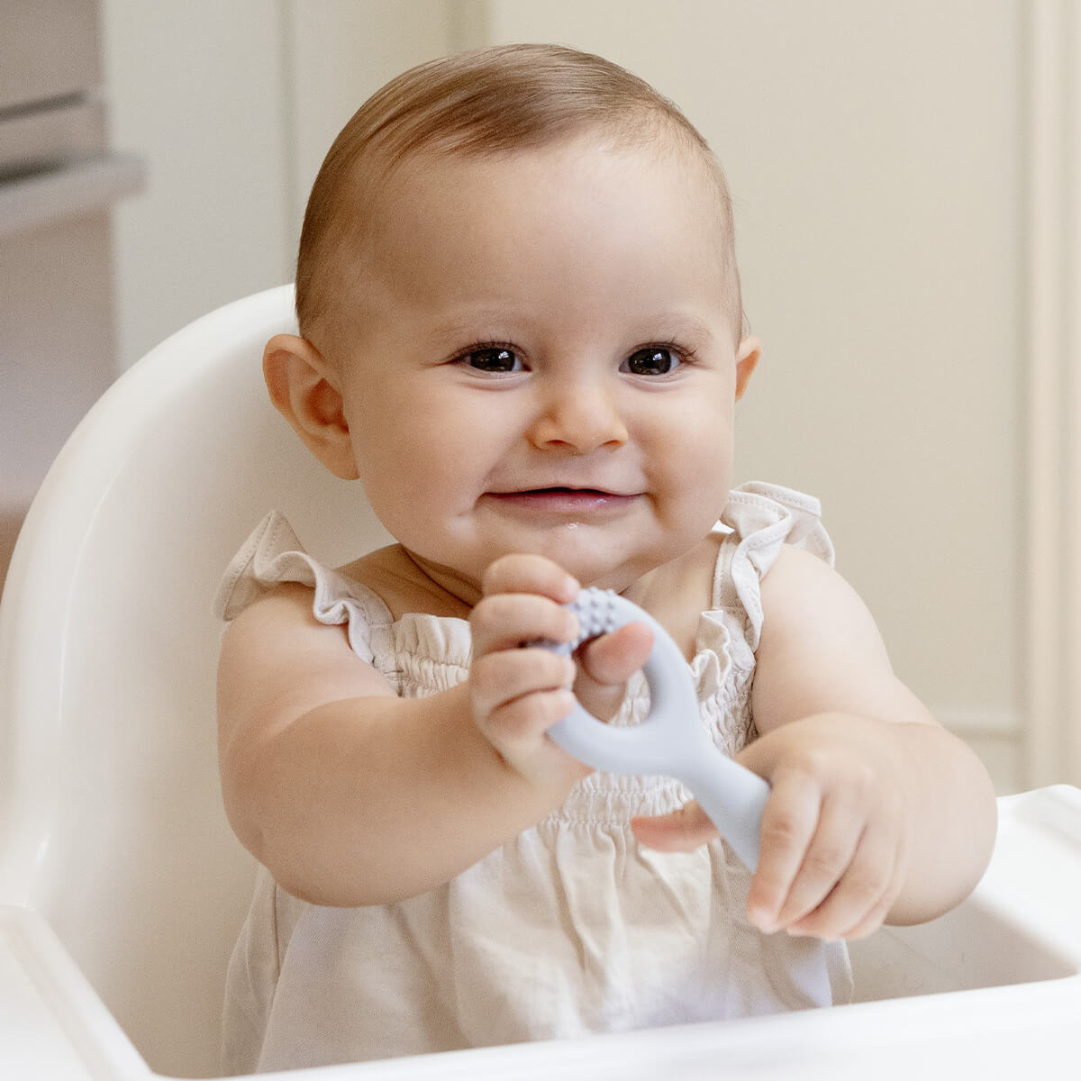 ezpz oral development tools in pewter light gray / silicone teethers for motor skill development