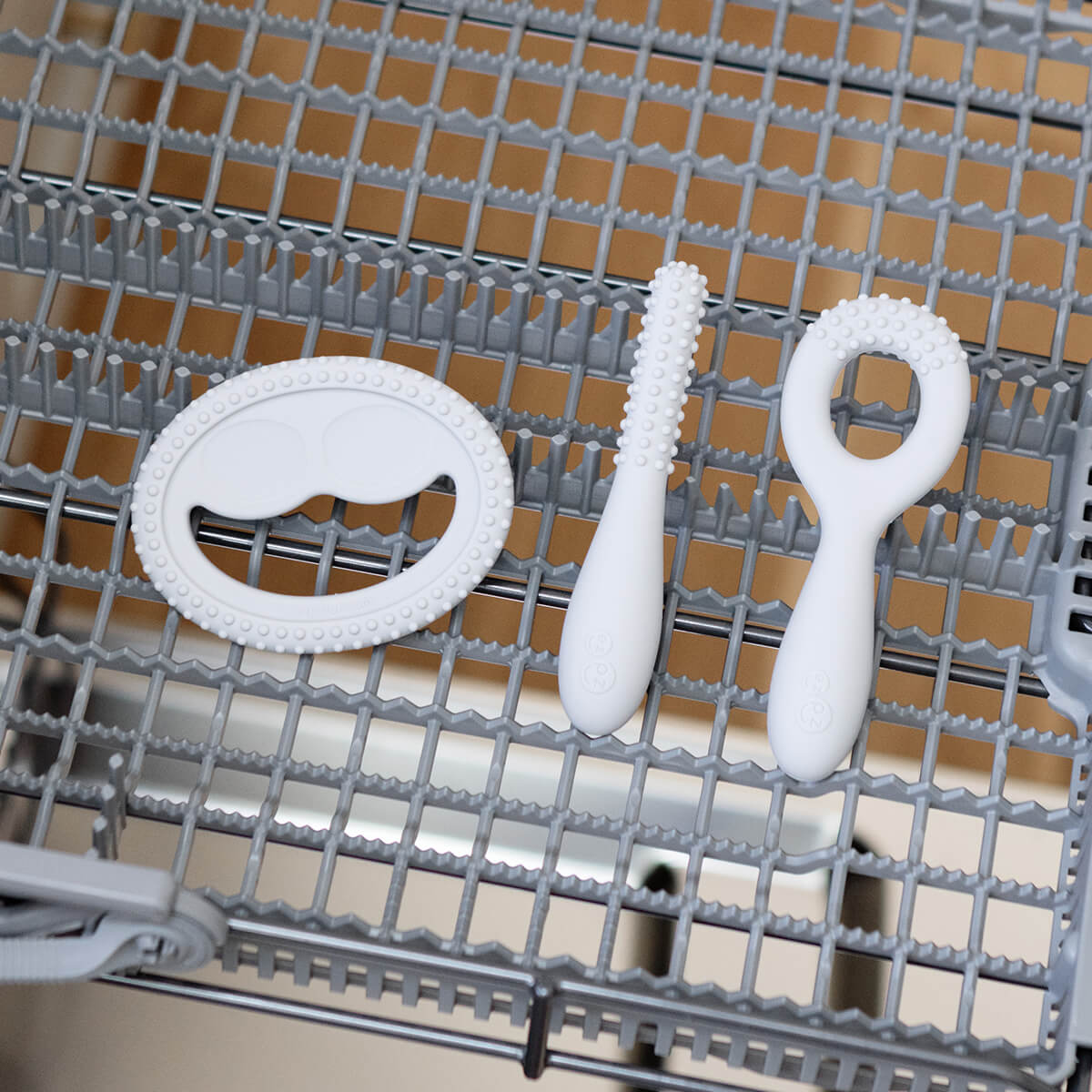 ezpz oral development tools in pewter light gray / silicone teethers for motor skill development