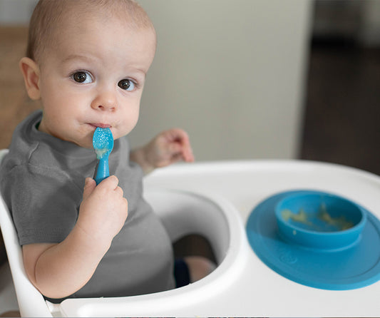 Feeding Milestones for Baby: Spoon Feeding (6 to 12 months) | Mealtime Milestones