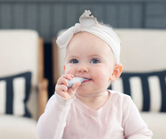 Feeding Milestones for Baby: Spoon Feeding (at 6 months) | Mealtime Milestones