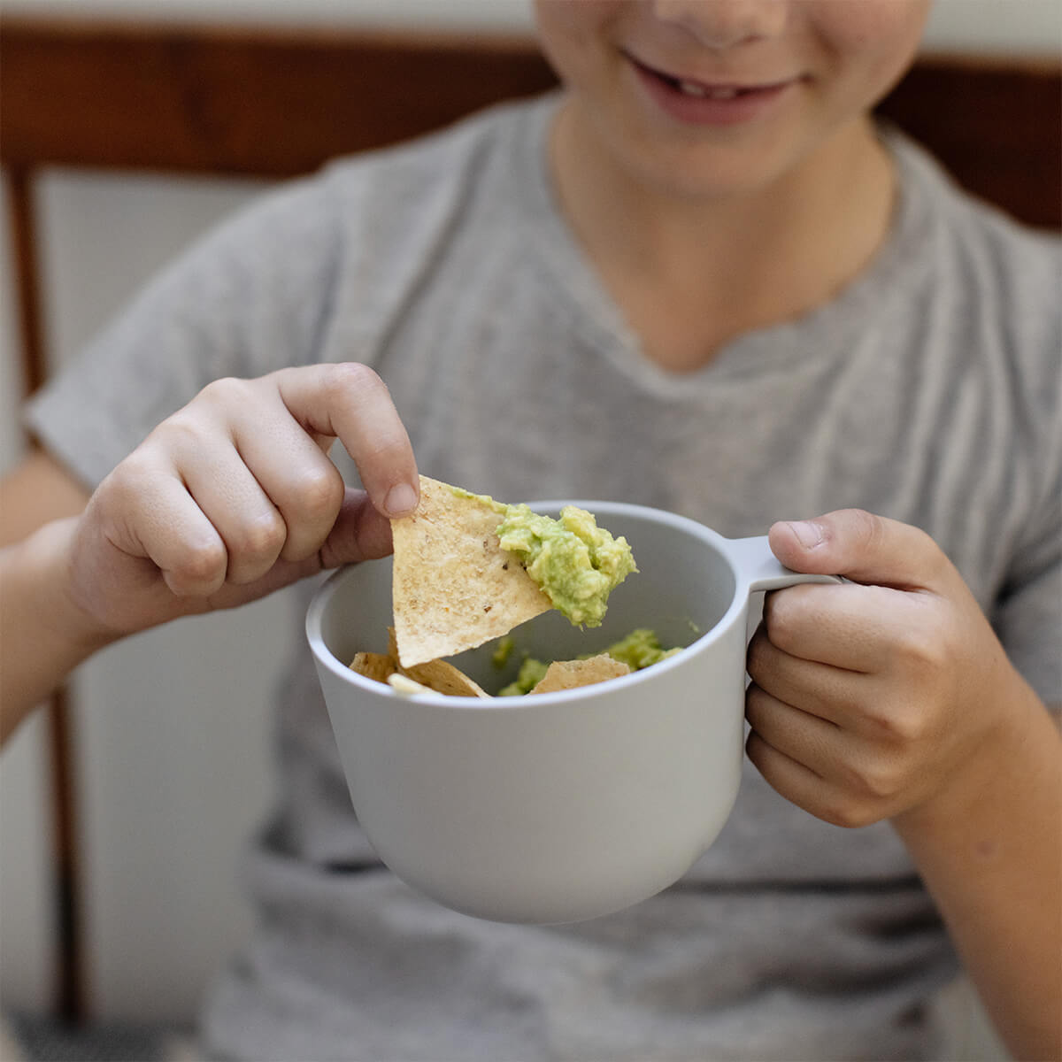 Snack Bowl in Pewter / ezpz Basics Line / Bowl with Handle and Lid for Kids